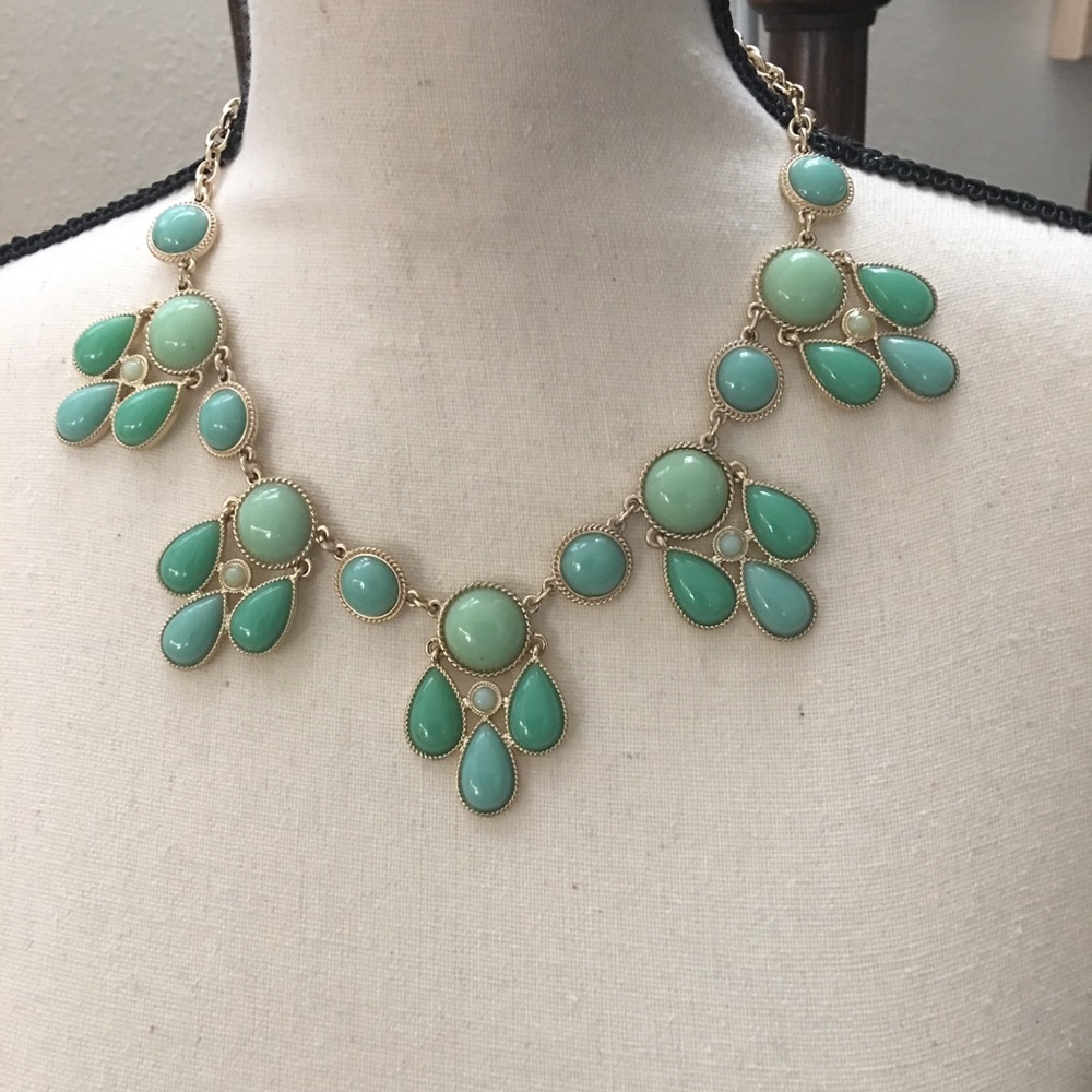 Costume statement necklace, lovely.